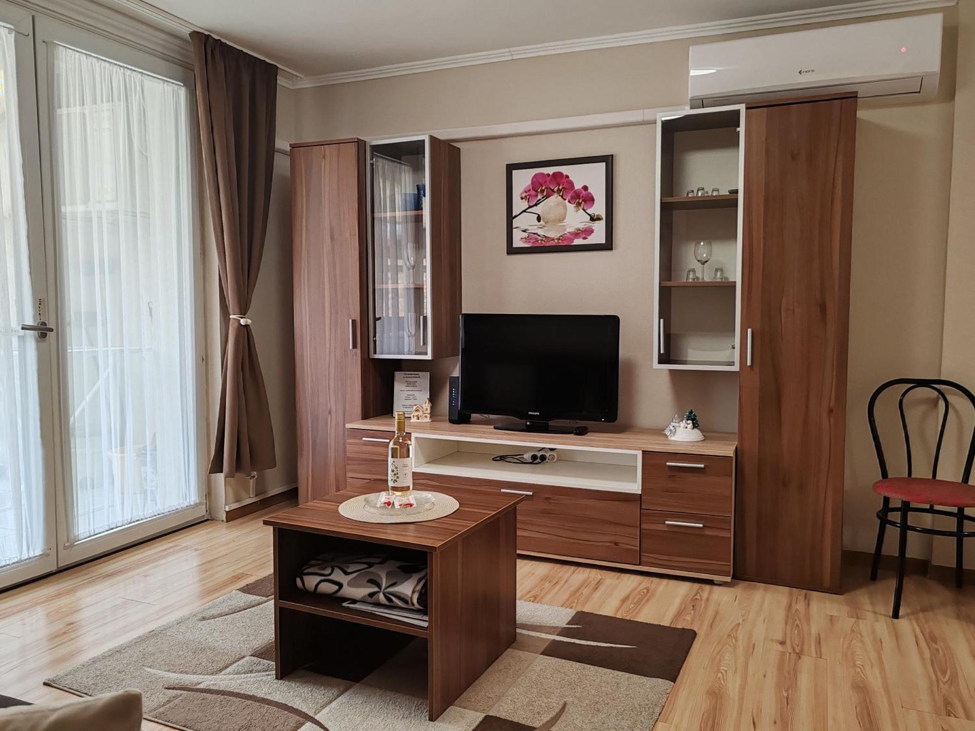 To Apartman Gunarasfuerdo ดอมโบวาร์ ภายนอก รูปภาพ