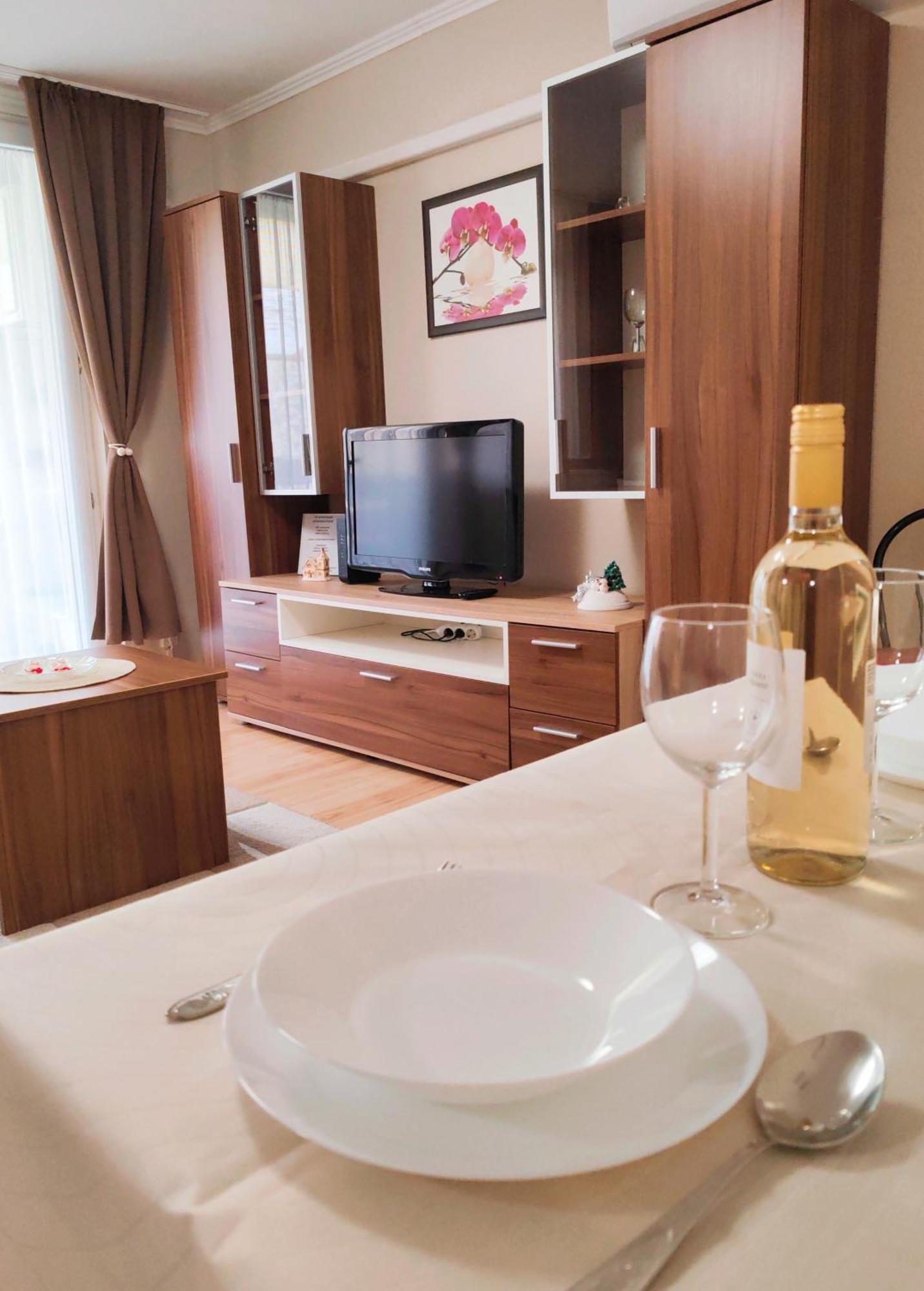 To Apartman Gunarasfuerdo ดอมโบวาร์ ภายนอก รูปภาพ